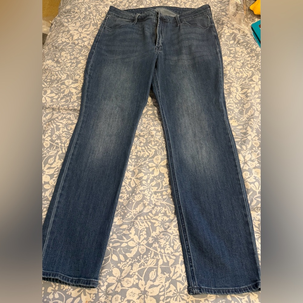 Old Navy Straight Leg Women’s Jeans - Dark Wash Blue